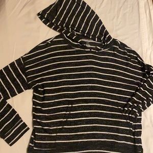American Eagle hooded pullover with front pocket